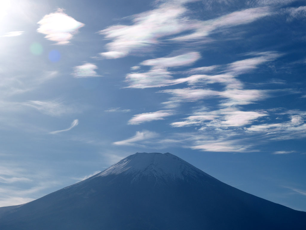 �Ԃ̓s��������̕x�m�R�Ɖ_