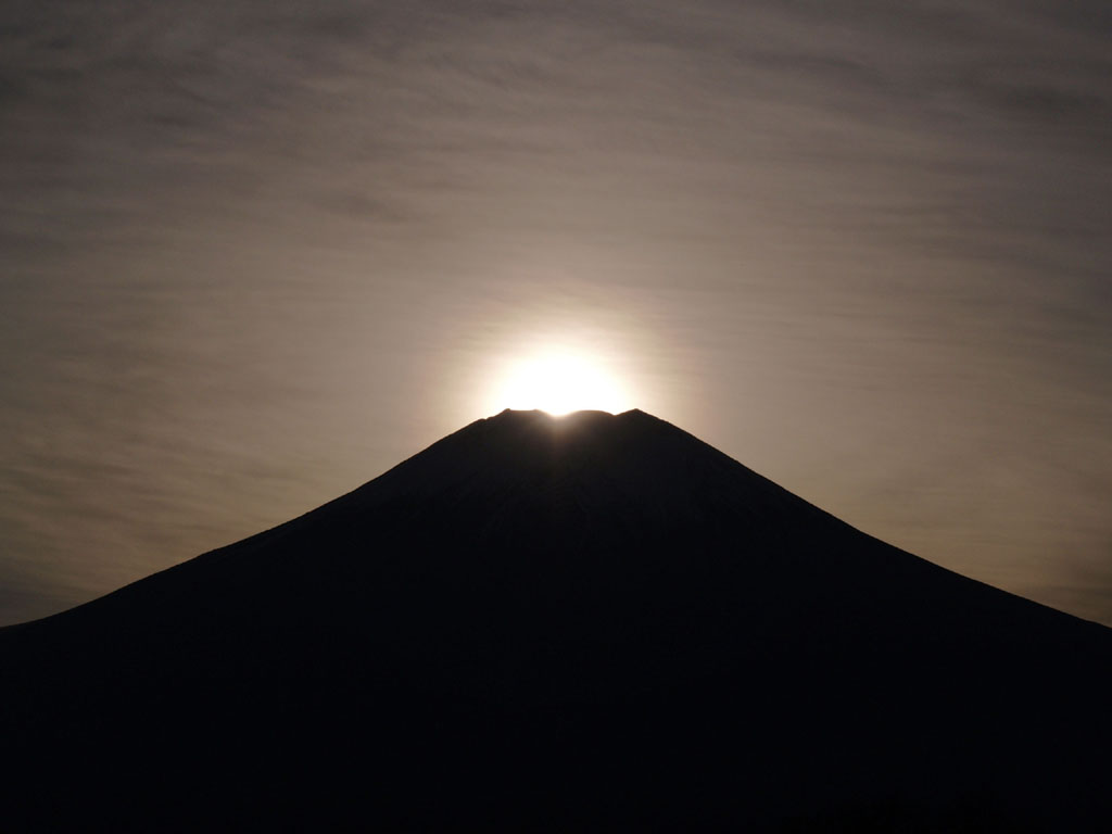 �Ԃ̓s��������̃_�C�������h�x�m