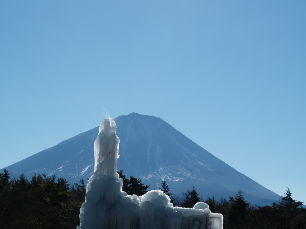 �쒹�̐X��������̕x�m�R