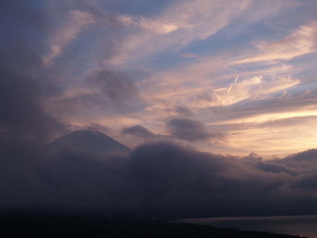 8/8 ���̓���ƕx�m�R