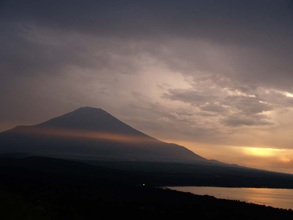 8/16 �[�Ă��O�̕x�m�R