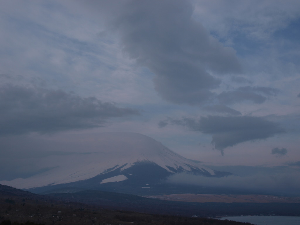 3/14 �J�̑O�̉_�ƕx�m�R