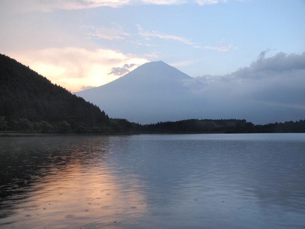 8/18 �J�オ��̕x�m�R