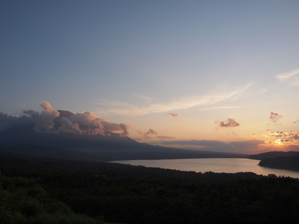 7/5 �[�Ă��̎R���΂Ƃƕx�m�R