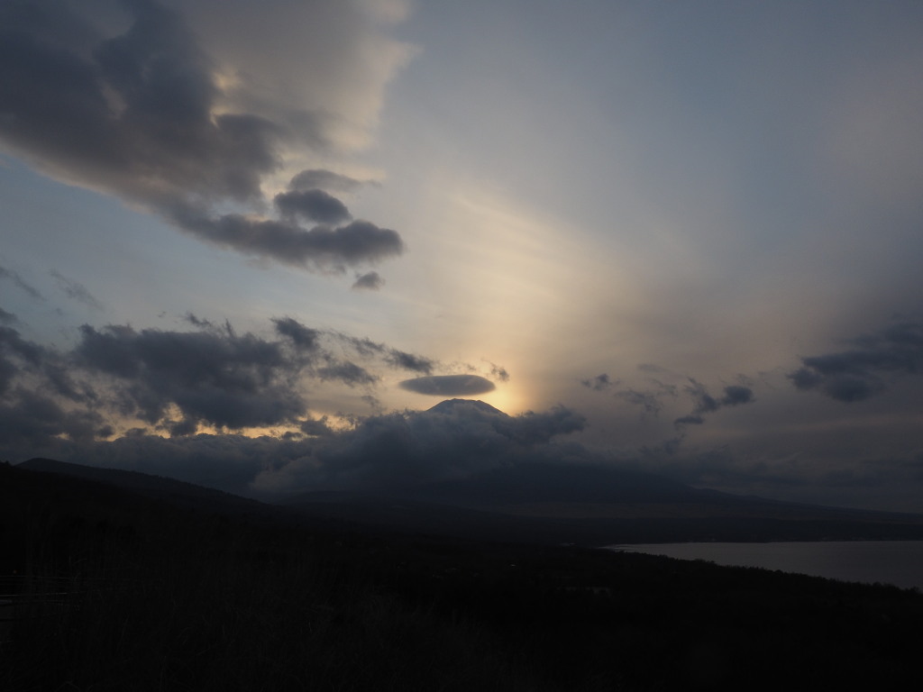 2/22 �[�Ă��̕x�m�R