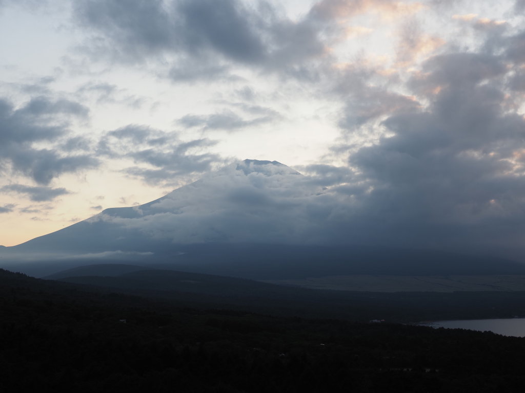 10/9 ��u�̕x�m�R