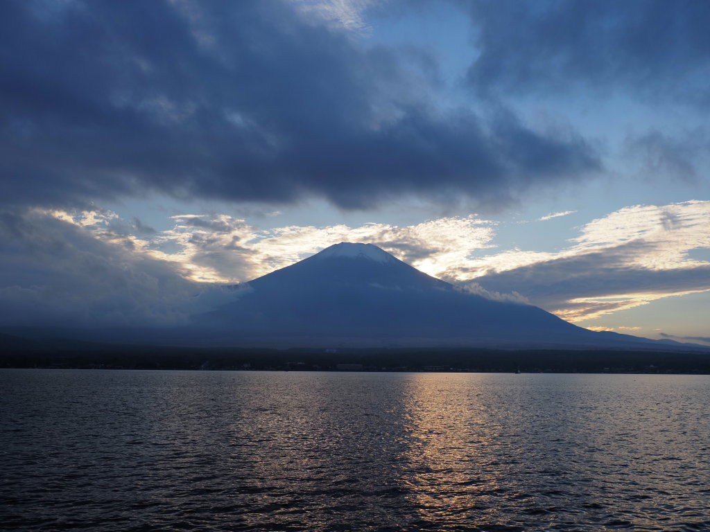 11/8 �[�Ă��O�̍ʉ_�̕x�m�R