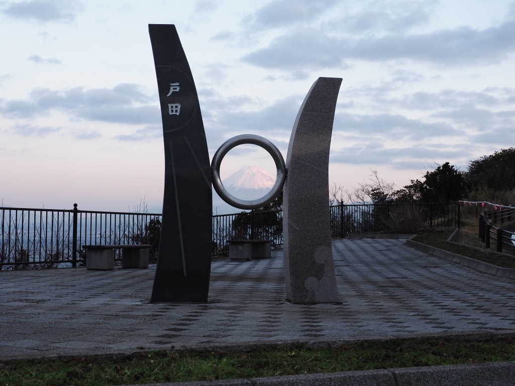 2/3 �o����������̕x�m�R