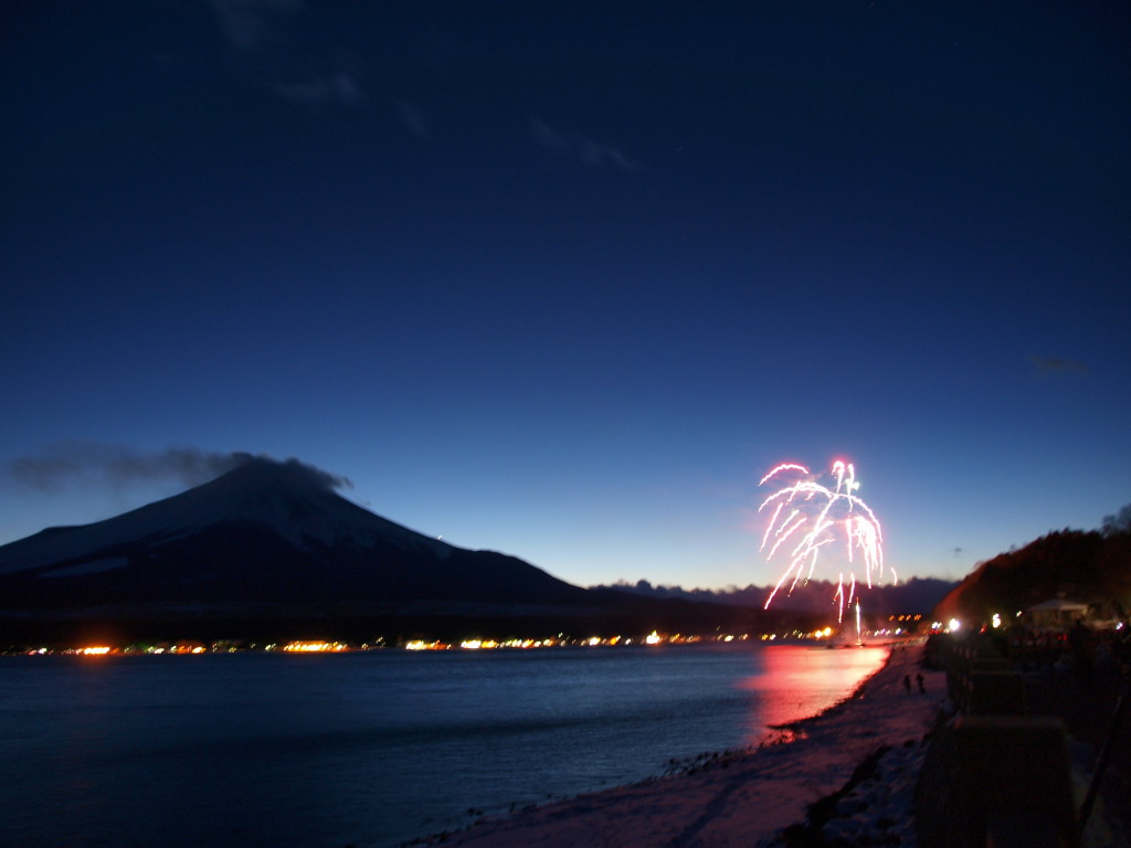 ���r�@�~�̉ԉ΂ƕx�m�R